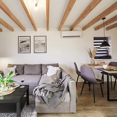 Modern House With Private Hot Tub Casa vacanze Kolczewo