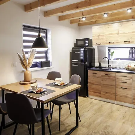 Modern House With Private Hot Tub *